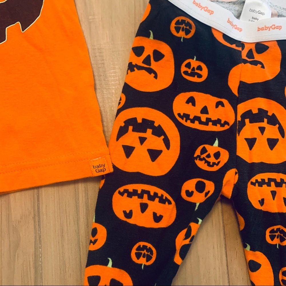 Baby Gap | Orange Jack-O-Lantern Pajama Set - Picture 3 of 6
